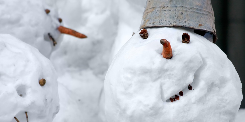 Nahaufnahme Gesicht Schneemann mit Karottennase
